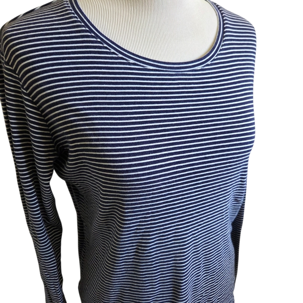 Eddie Bauer Navy and White Striped Long-Sleeve Top Size XL.